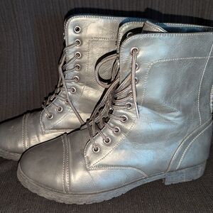 Charles Albert Women's Grey Lace-Up Combat Boots